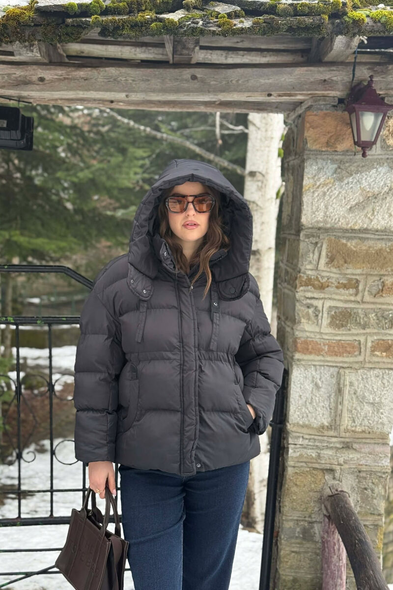 XHUP NJE NGJYRESH ME KAPUÇ DHE ZINXHIR PER FEMRA NE NGJYRE TE ZEZE - 4