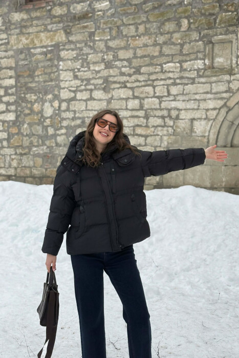 XHUP NJE NGJYRESH ME KAPUÇ DHE ZINXHIR PER FEMRA NE NGJYRE TE ZEZE - 6