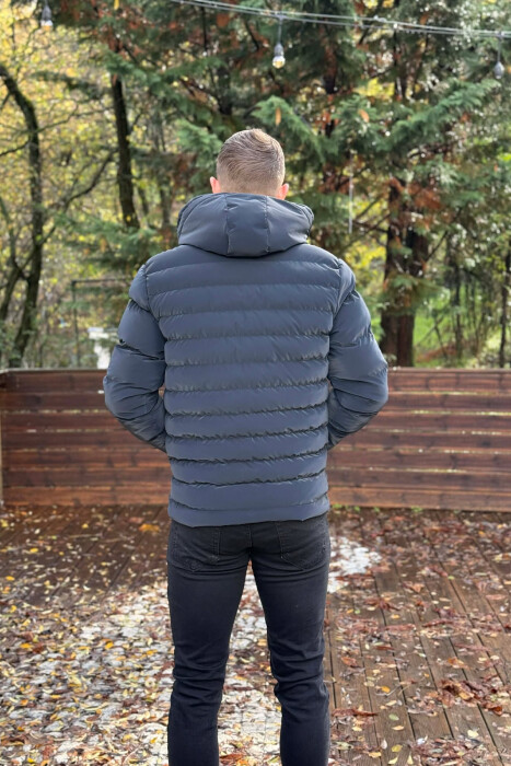 XHUP NJE NGJYRESH ME KAPUÇ PER MESHKUJ NE NGJYRE BLU TE ERRET - 2