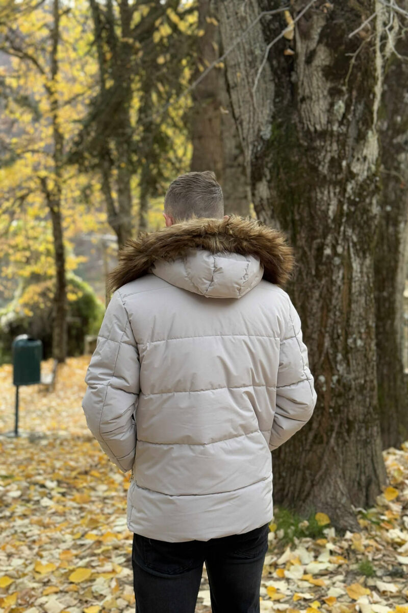 XHUP NJË NGJYRËSH ME KAPUC PËR MESHKUJ NË NGJYRËN GRI E ZBARDHUR - 4