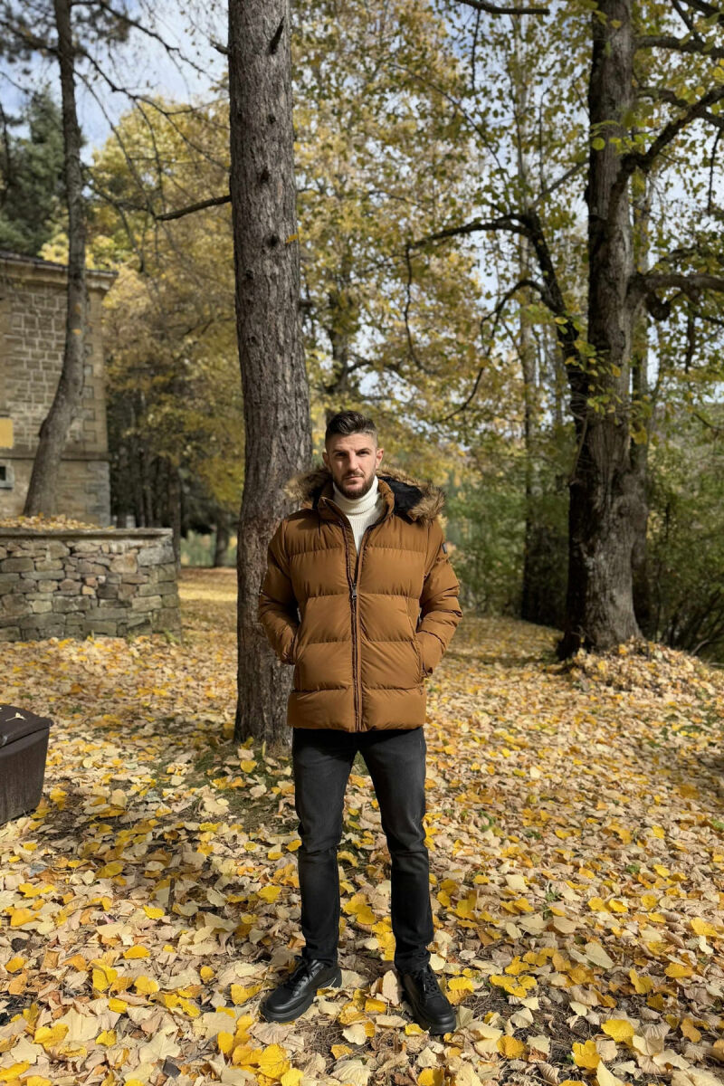 XHUP NJË NGJYRËSH ME PUSH DHE KAPUC PËR MESHKUJ NË NGJYRË KAFE - 1