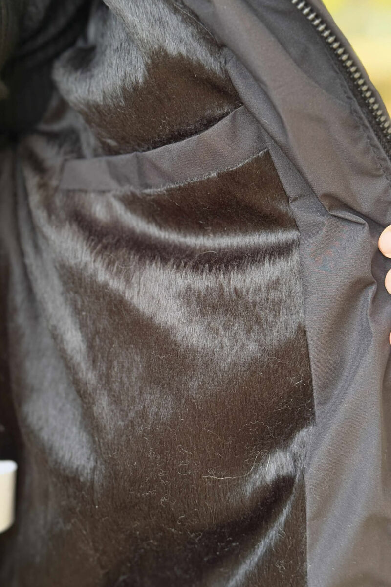 XHUP NJË NGJYRËSH ME PUSH DHE KAPUC PËR MESHKUJ NË NGJYRËN E ZEZË - 6