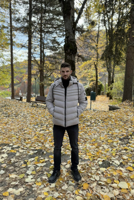 XHUP NJË NGJYRËSH ME PUSH DHE KAPUC PËR MESHKUJ NË NGJYRËN GRI E ZBARDHUR - 2