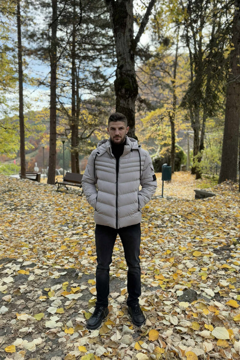 XHUP NJË NGJYRËSH ME PUSH DHE KAPUC PËR MESHKUJ NË NGJYRËN GRI E ZBARDHUR - 2