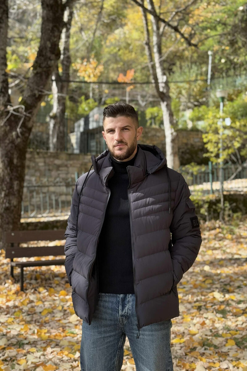 XHUP NJË NGJYRËSH ME PUSH DHE KAPUC PËR MESHKUJ NË NGJYRËN GRI TË ERRËT - 2