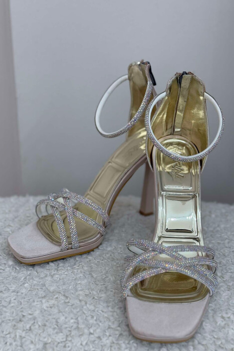 SANDALE ME TAKË ME DETAJIN E DIAMANTËVE PËR FEMRA NË NGJYRËN KREM - KLAUDIO FASHION