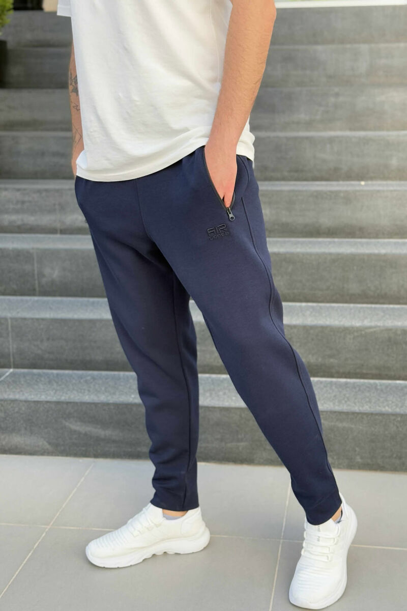 ZIPPER POCKETS SMALL LOGO MEN SWEATPANTS DARK BLUE/BEE - 3